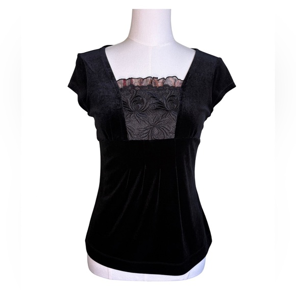 L/S FLORAL VELVET LACE TOP: BLACK